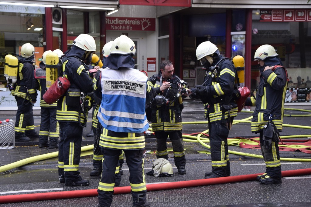 Feuer 2 Koeln Nippes Neusserstr P128.JPG - Miklos Laubert